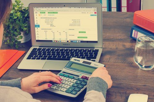 Lee más sobre el artículo Mejorar Finanzas Personales: Cómo Ahorrar, Presupuestar, Invertir y Salir de Deudas