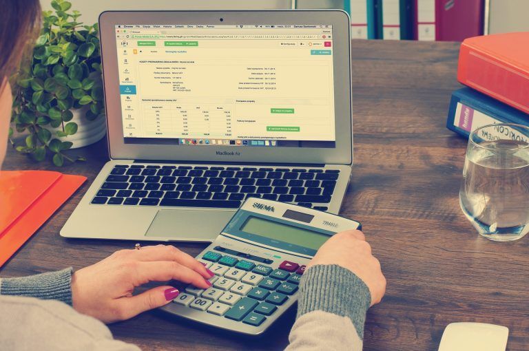 Lee más sobre el artículo Mejorar Finanzas Personales: Cómo Ahorrar, Presupuestar, Invertir y Salir de Deudas